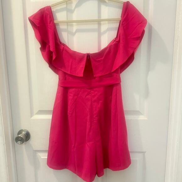 NWT Andree by Unit‎ Hot Pink Shorts Romper Size Large Off-Shoulder Ruffled - Picture 4 of 13